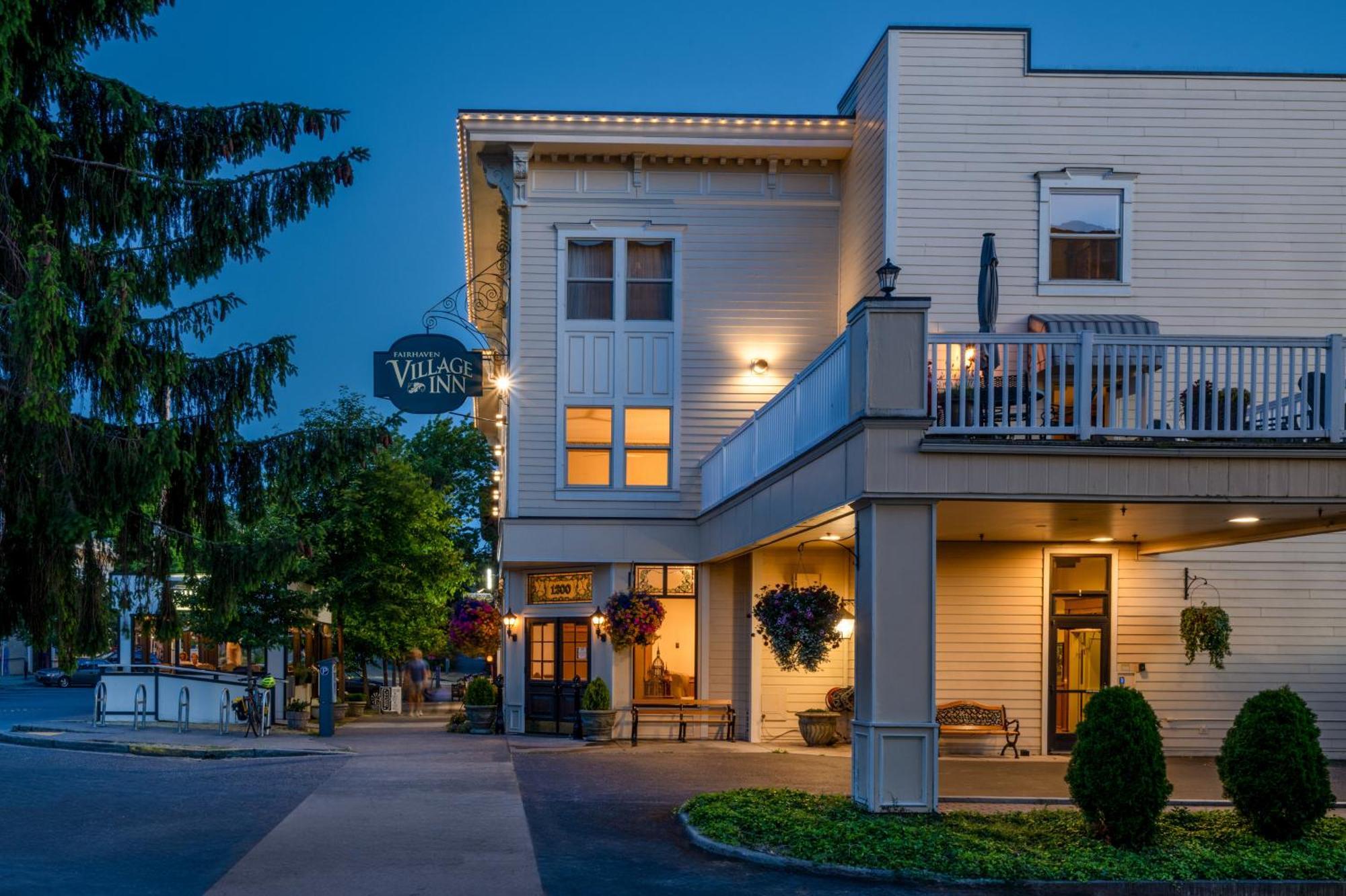 Fairhaven Village Inn Белингам Екстериор снимка