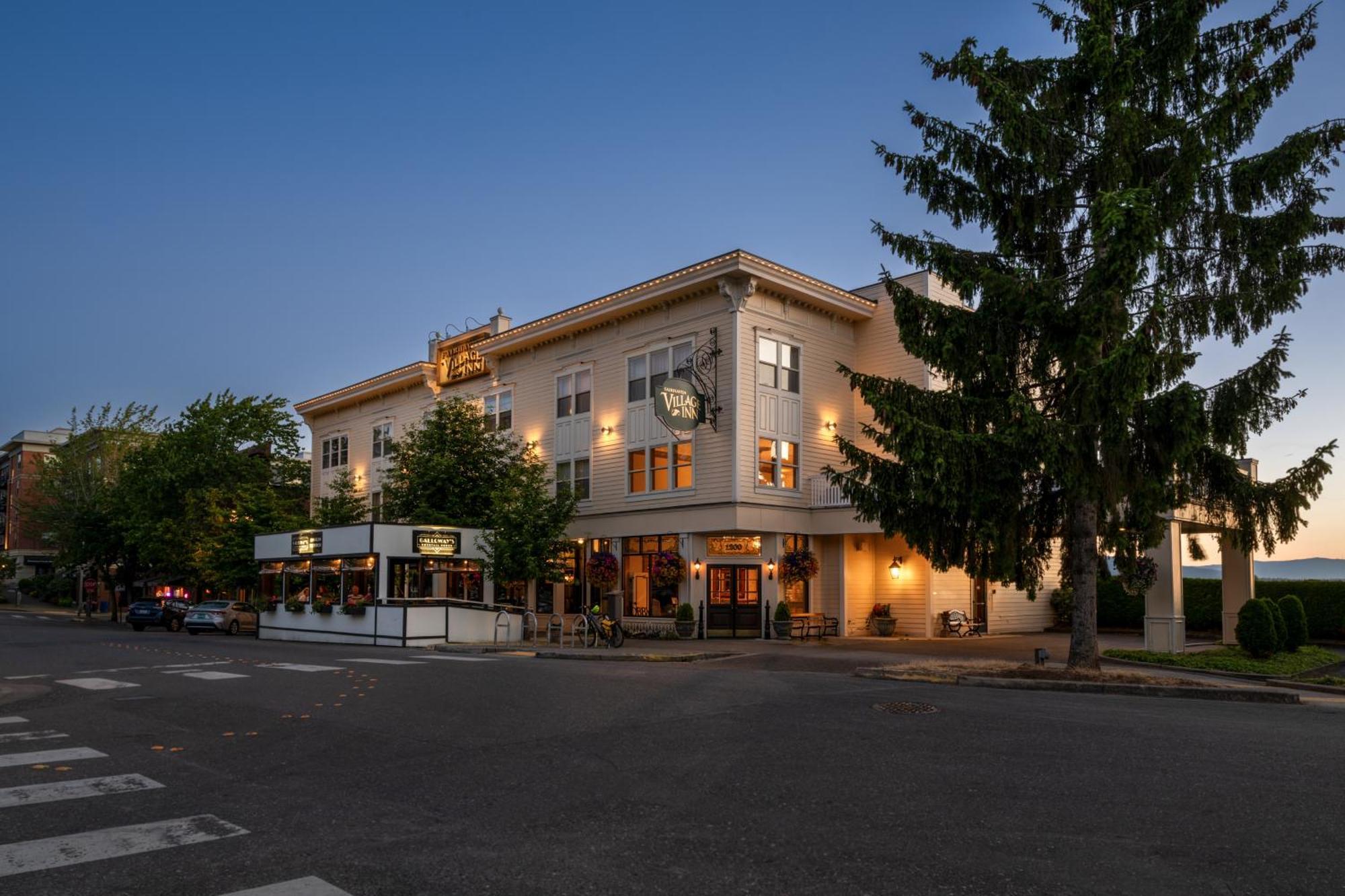 Fairhaven Village Inn Белингам Екстериор снимка
