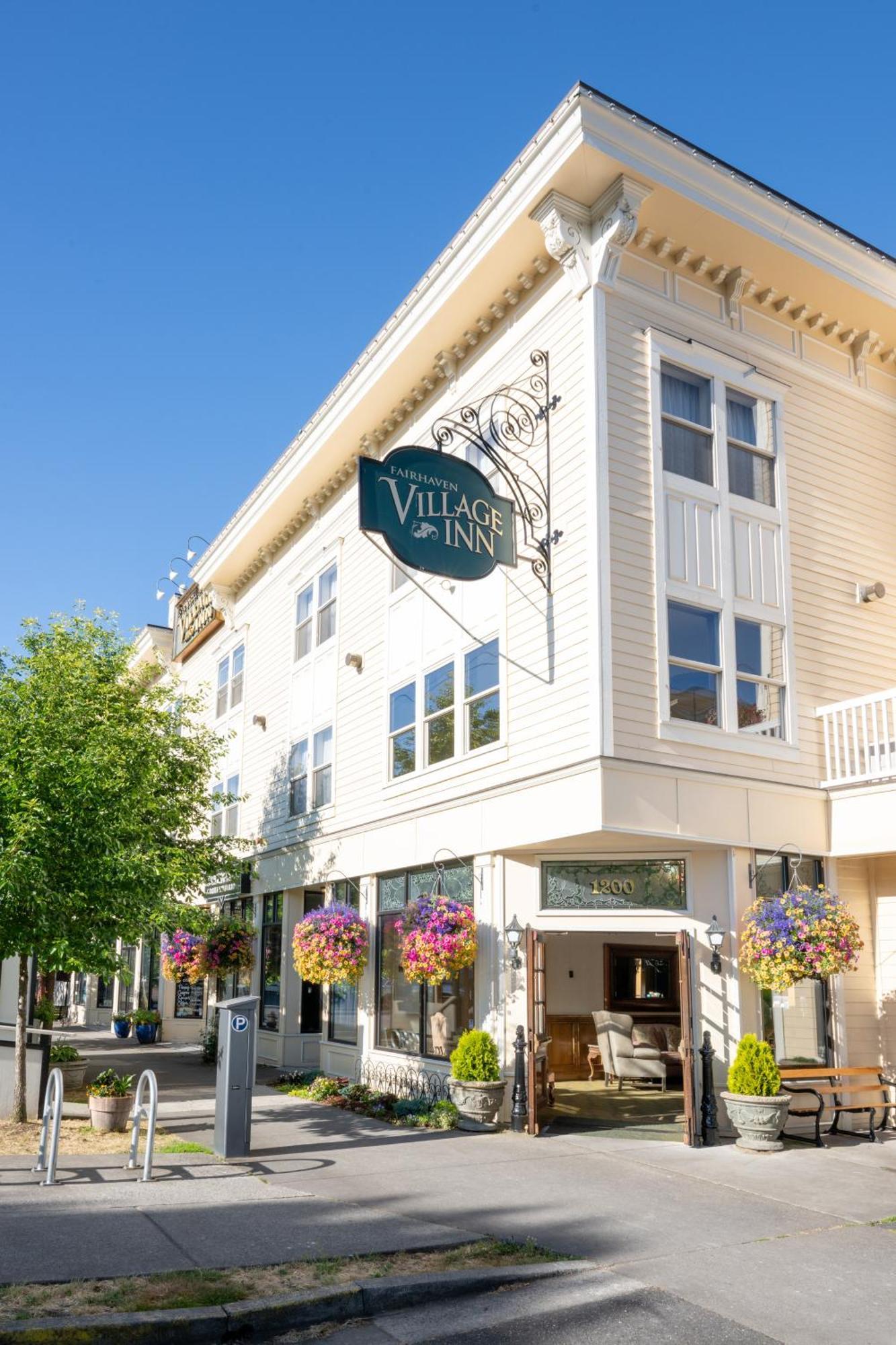 Fairhaven Village Inn Белингам Екстериор снимка