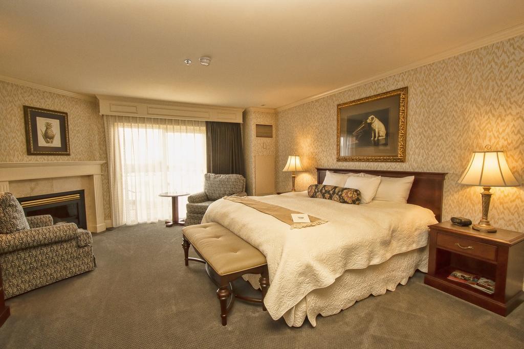 Fairhaven Village Inn Белингам Екстериор снимка
